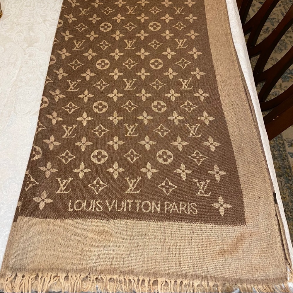 Louis Vuitton Shawl